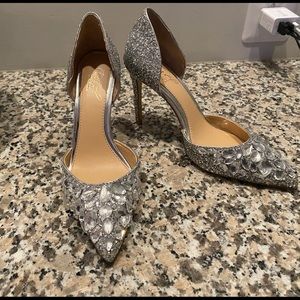 Badgley Mischka Upton embellished pump